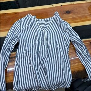 Old Navy Black and White Striped Long Sleeve Top